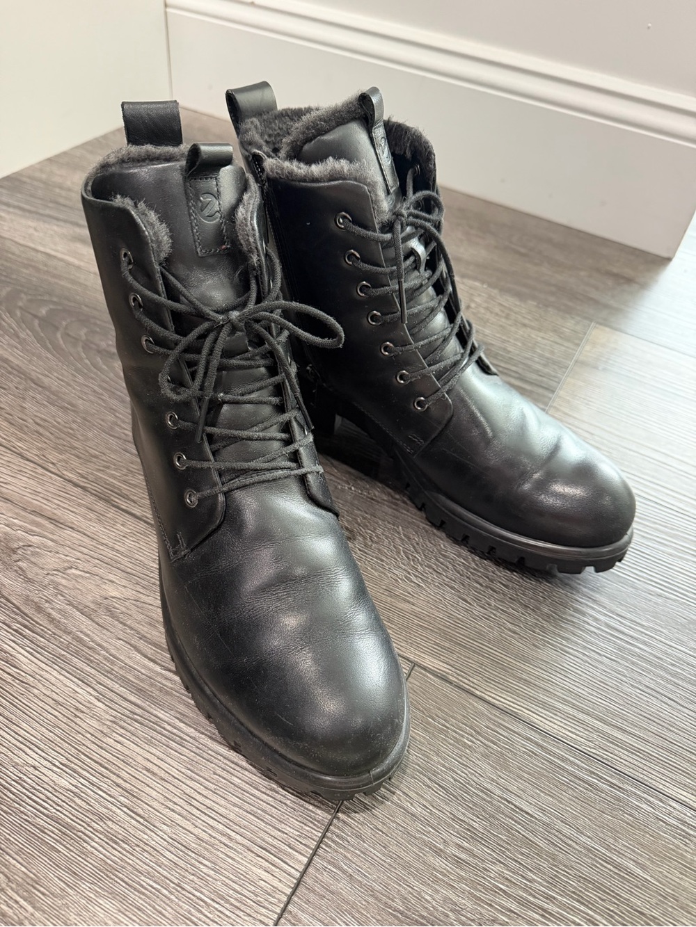 Ecco Black Leather Lace-Up Shearling-Trim Combat Boots